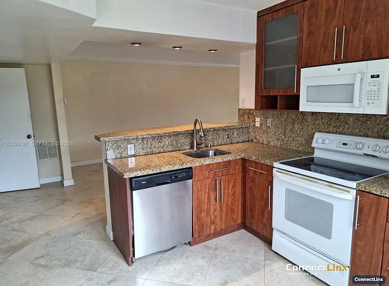 704 NW 92nd Ave — Photo 14