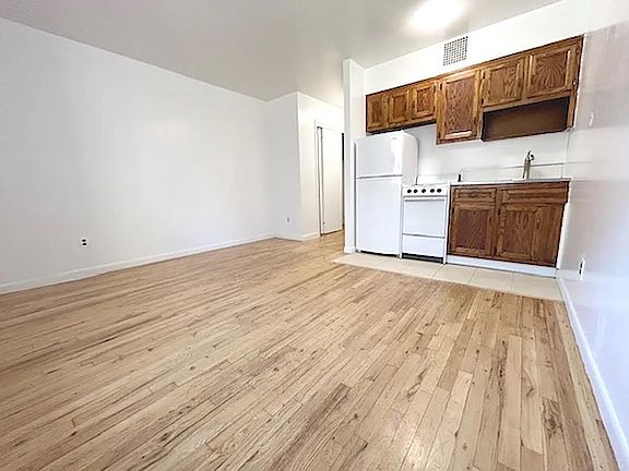 3rd image of 35-25 32nd St #1R
