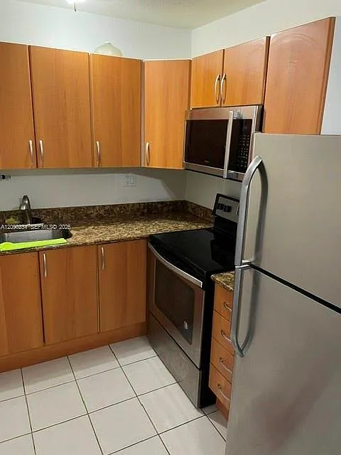 Ludlam Gardens Condo — Photo 1