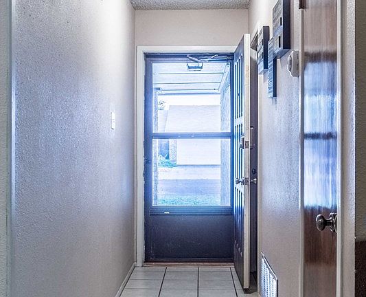 4th image of 5104 Belaire Dr