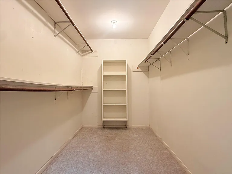 11318 Briar Forest Dr — Photo 13