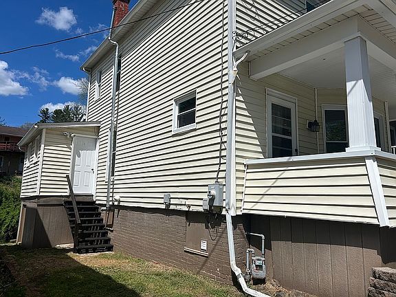 5th image of 809 Quarry St
