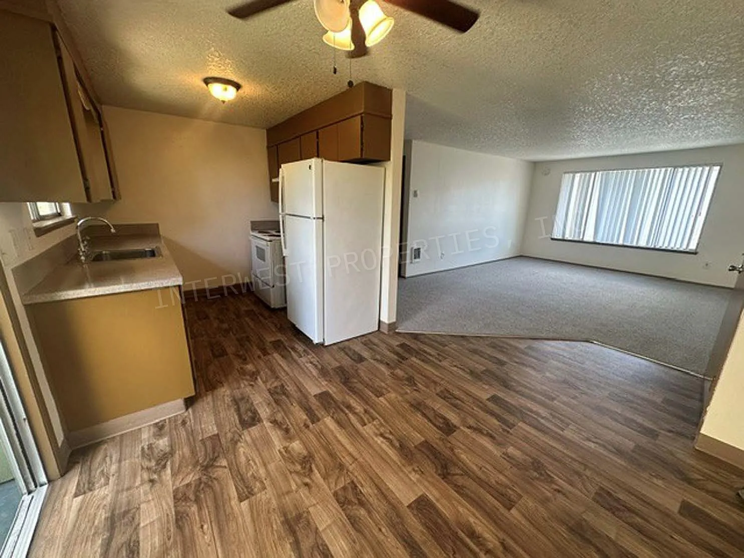 3 bed, 1000 sqft, $1,695 — Photo 4