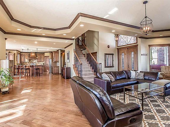 4th image of 5607 N Hermosa Ct