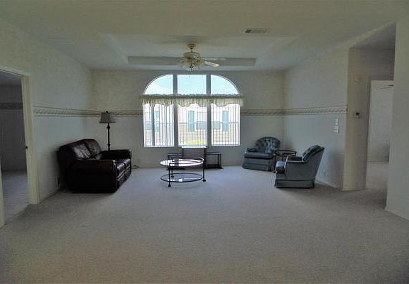 Home For Sale In Tropical Isles