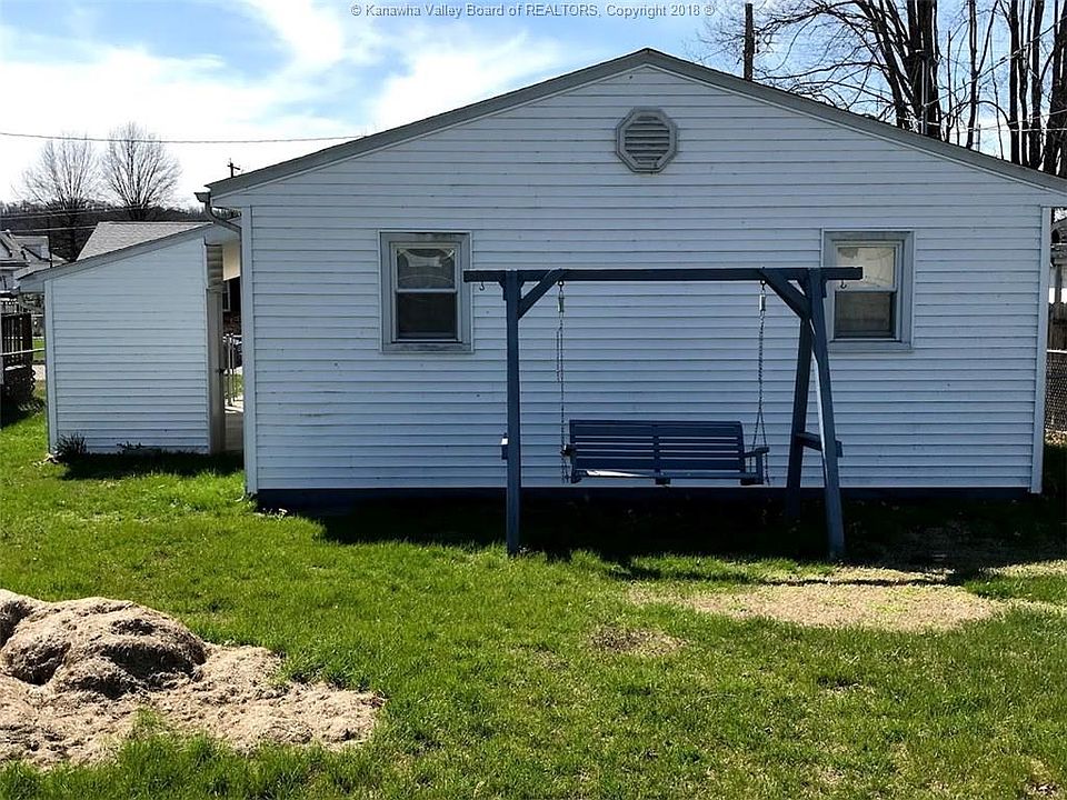 2nd image of 1009 Henry St
