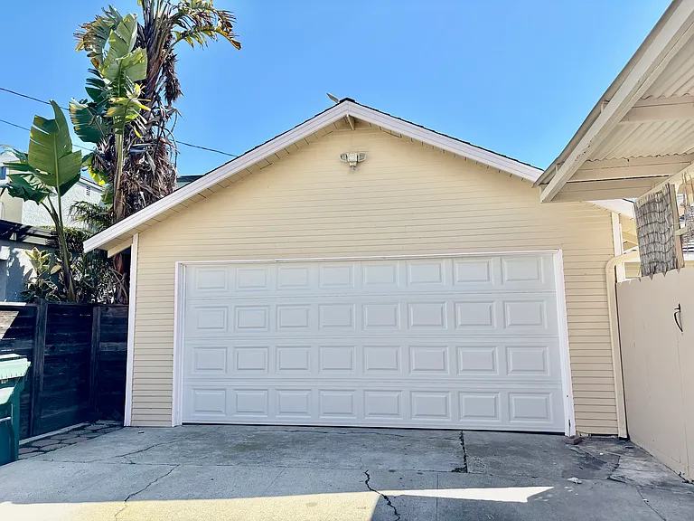 910 Acacia Ave — Photo 24
