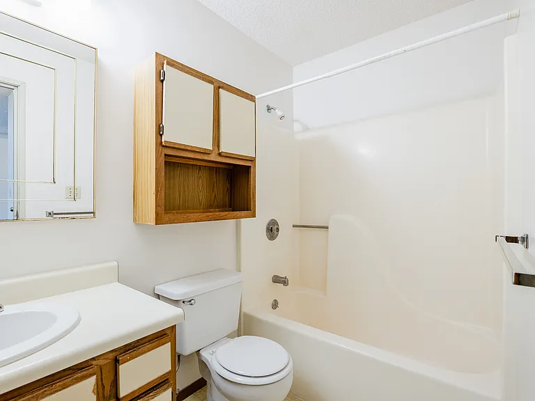 Cambridge Apartments — Photo 23