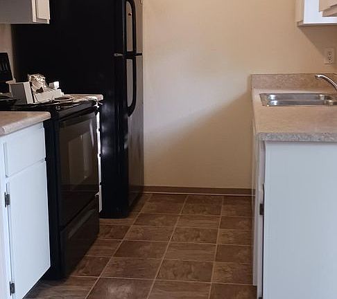 3rd image of 2037 Campus Dr APT C
