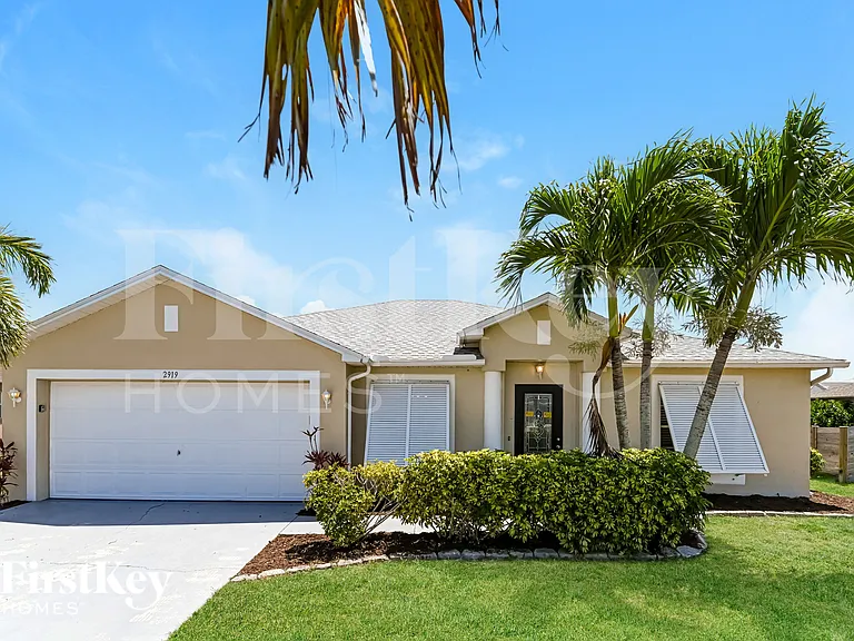 2919 NW 4th Pl — Photo 1