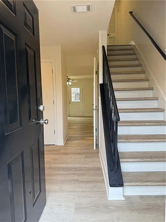 2 bed, 2.5 bath, 22524 sqft, $1,250 — Photo 2