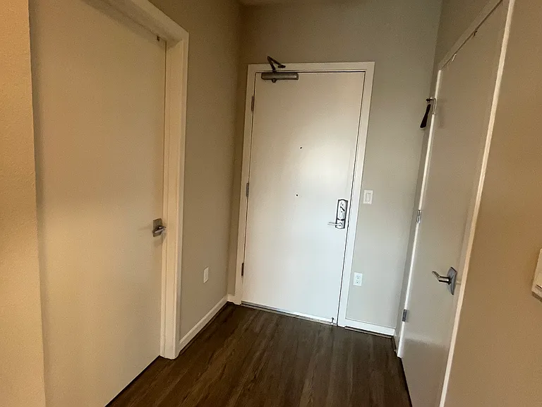 Makati Cir — Photo 2