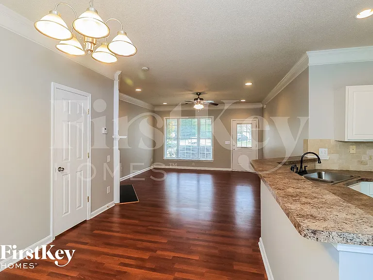 1658 Heyford Cir NW — Photo 5