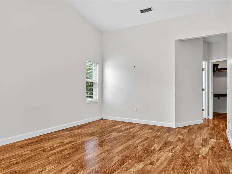 231 Wellington Dr — Photo 8
