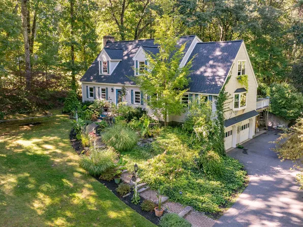 16 Teloian Drive, Hudson, NH 03051