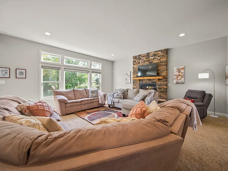 10599 Geist View Dr — Photo 16