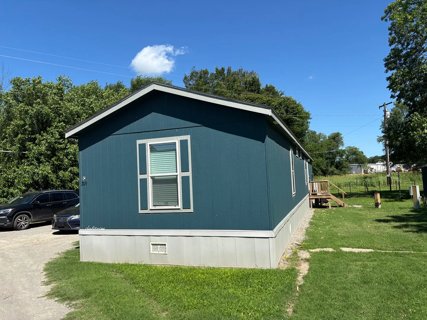 209 NW 3rd St — Photo 1