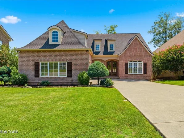 1076 Britts Dr, Lenoir City, TN 37772