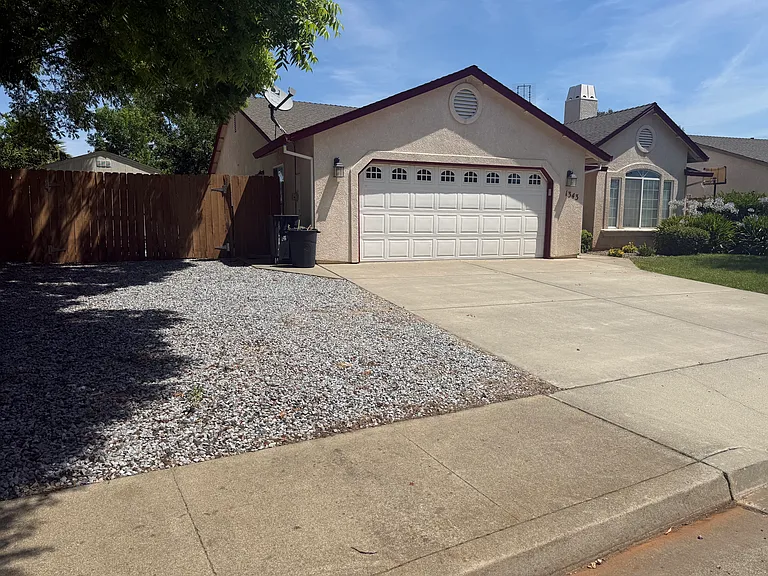 1343 Britt Ln — Photo 3