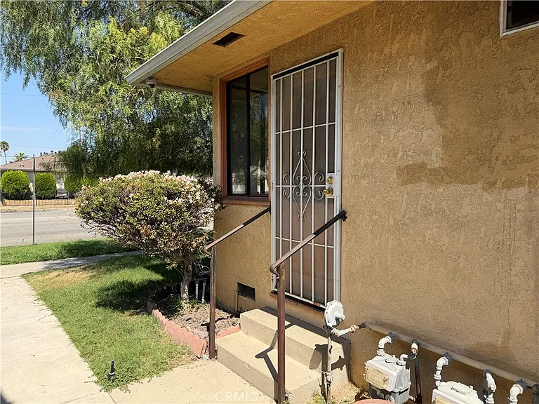 1340 N Buena Vista St #A — Photo 12