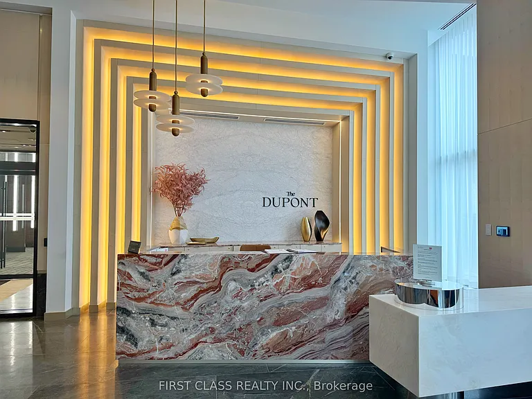 858 Dupont St #818 — Photo 3