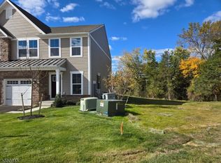 32 Owen Ct, Somerset, NJ 08873