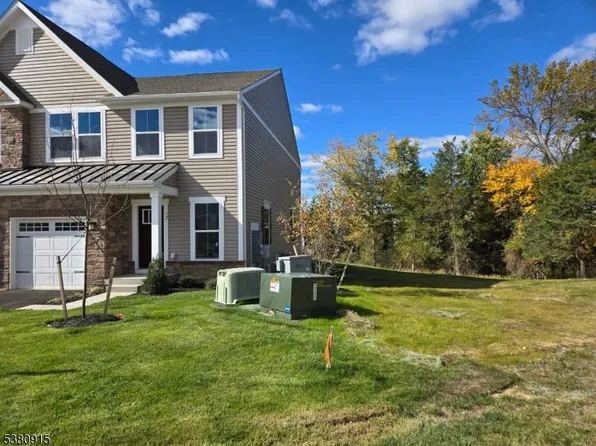 32 Owen Ct, Somerset, NJ 08873