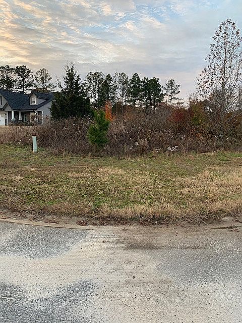 2nd image of 104 Irish Moss Dr