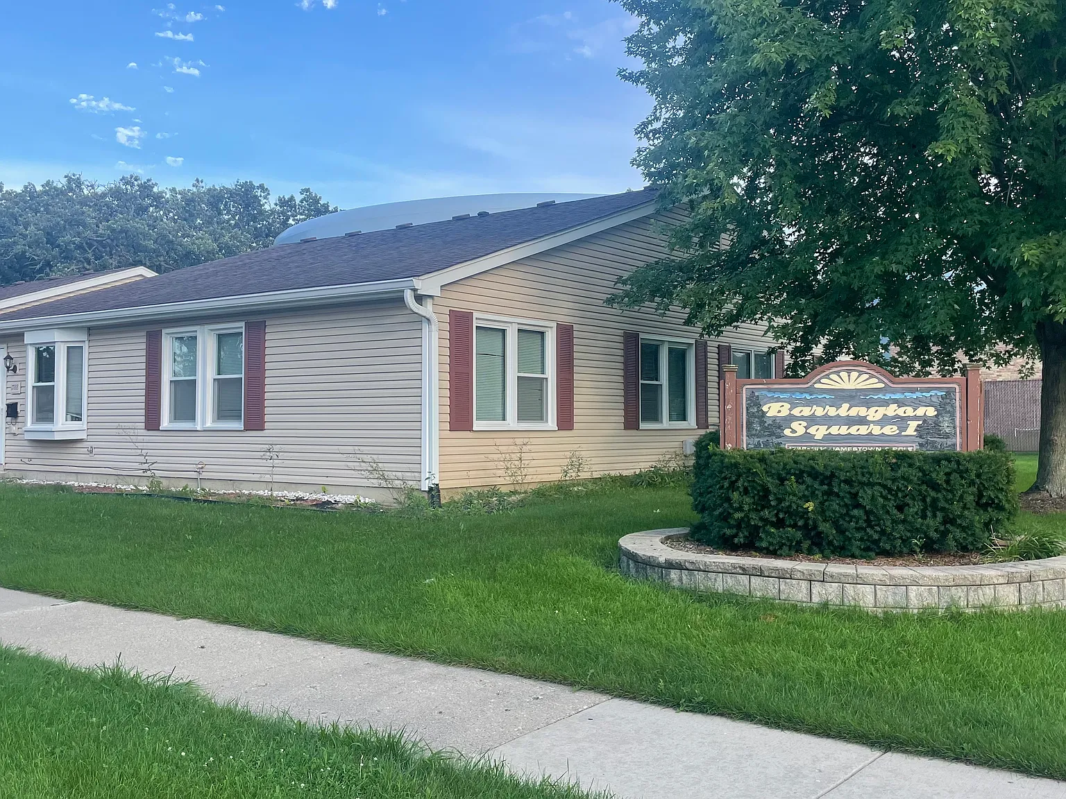 3 bed, 1000 sqft, $2,300 — Photo 1