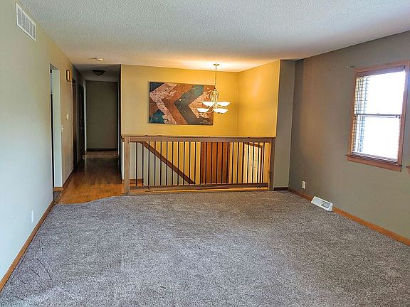 5th image of 321 Scott Ave