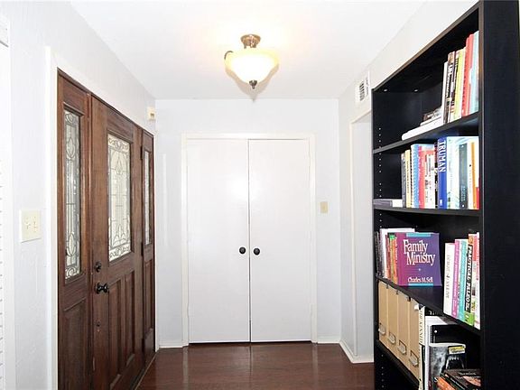 3rd image of 5118 Meadowcreek Dr