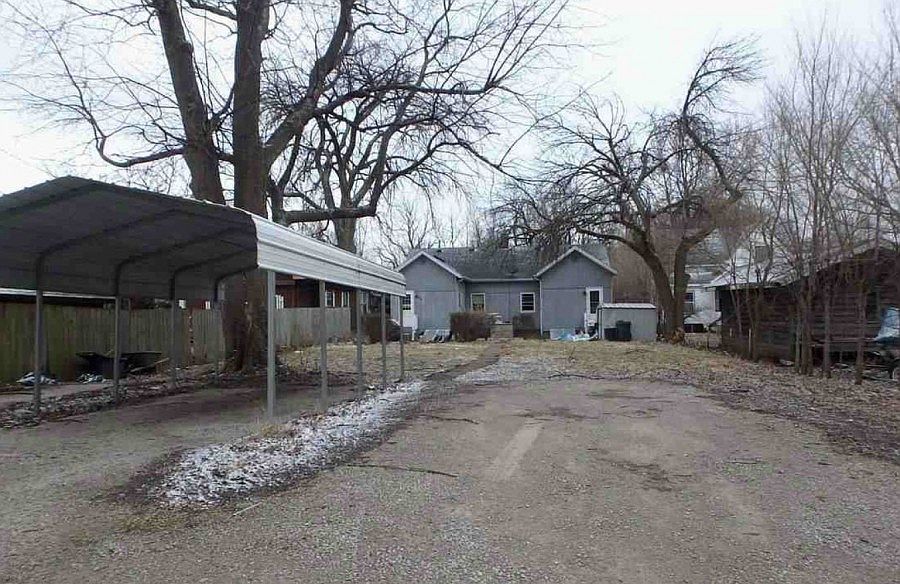 2nd image of 705 W Locust St