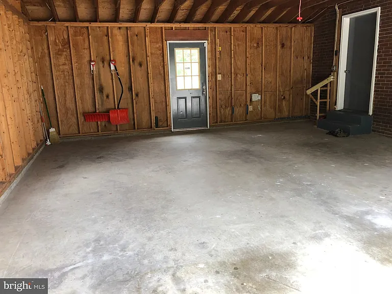 2271 Providence St — Photo 20