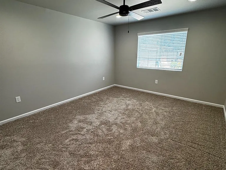 4834 N Fruit Ave — Photo 11