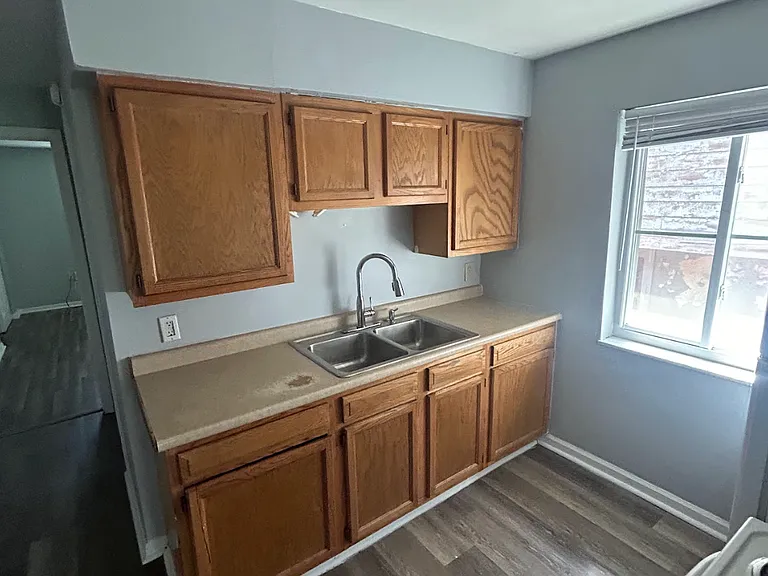 708 Oxford Ave #D — Photo 6
