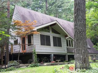 299 S Lwr Gardens Rd, Fontana, WI 53125