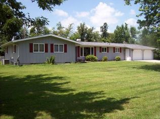 652 E 1930 North Rd, Edinburg, IL 62531