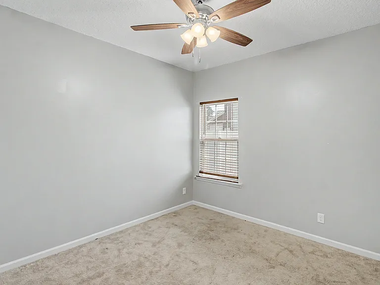 976 Oak Crest Dr — Photo 15
