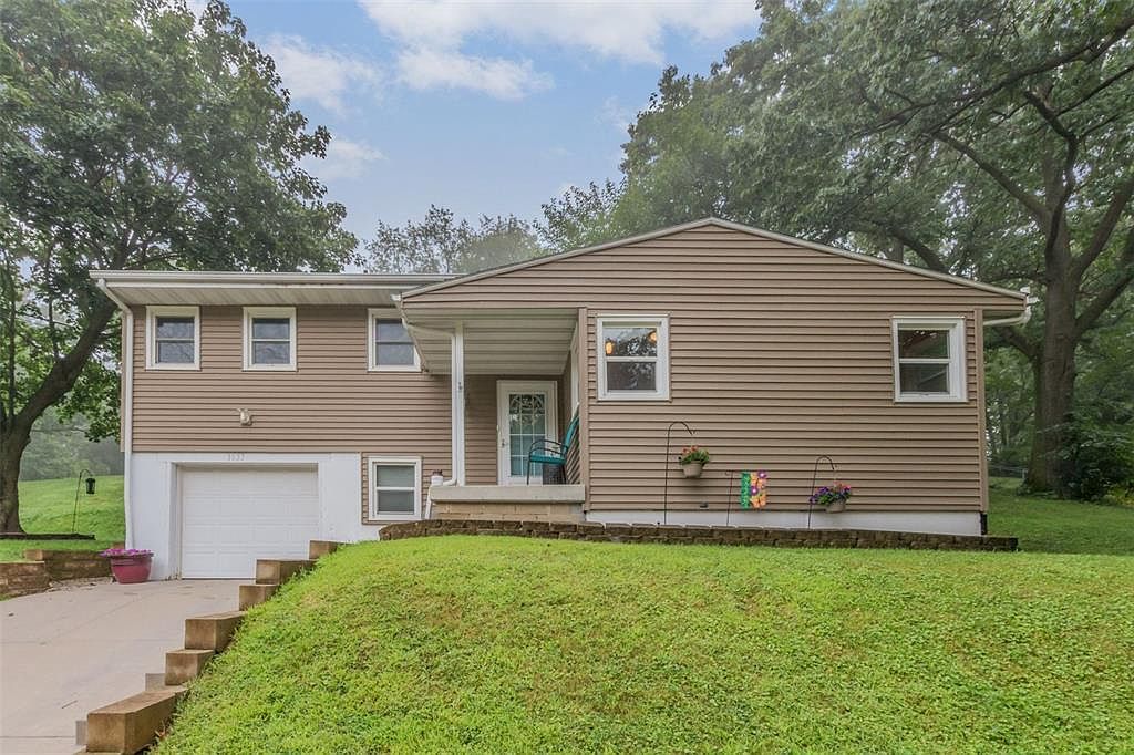 1033 Westwood Dr NW, Cedar Rapids, IA 52405 Zillow