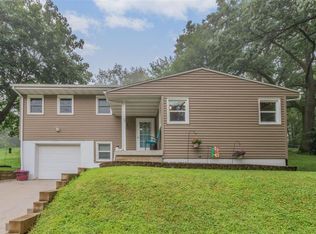 1033 Westwood Dr NW, Cedar Rapids, IA 52405