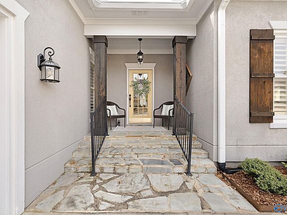 3rd image of 162 Ridgewood Cir