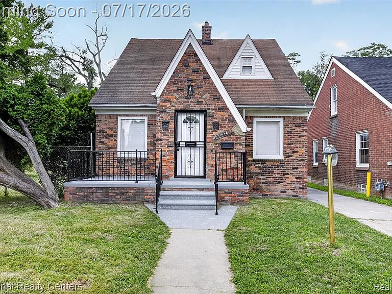 13527 Winthrop St — Photo 2