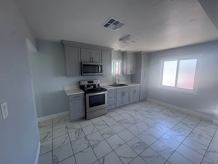 485 Fleming Ln — Photo 4
