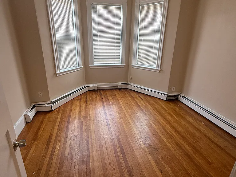 39 Laighton St — Photo 2