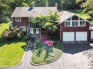 266 Southdown Rd, Lloyd Harbor, NY 11743