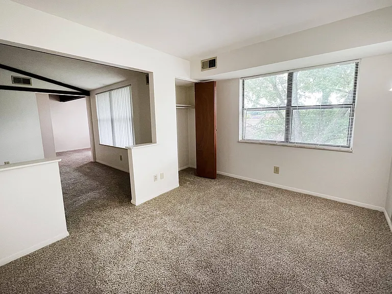 Four Worlds Apartments — Photo 36