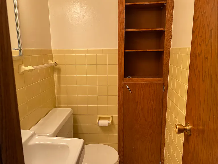 209 W Pierre Ln — Photo 10