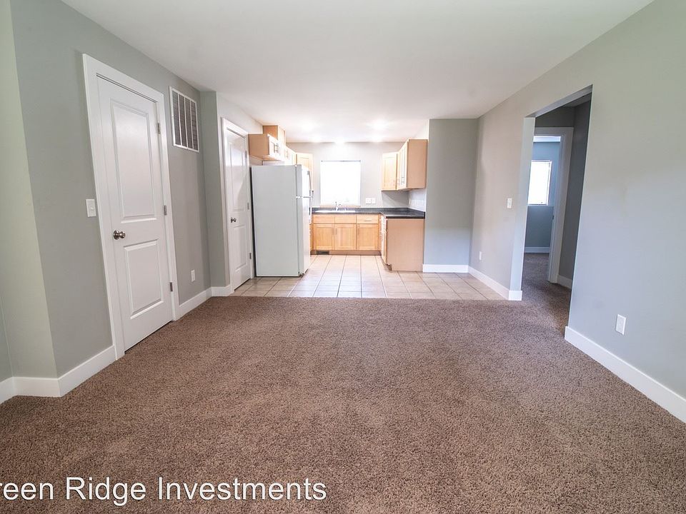 1st image of 810 Grand Ave NE APT C
