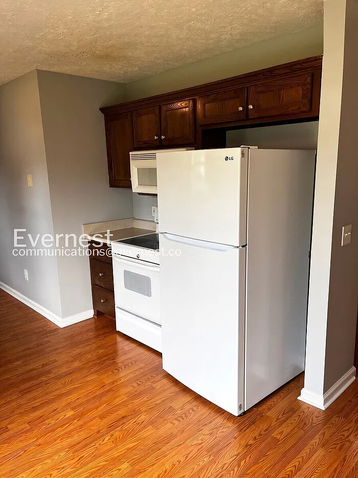 3 bed, 2.0 bath, 1084 sqft, $1,745 — Photo 4