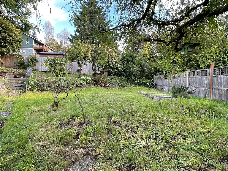 841 NE 104th St — Photo 11